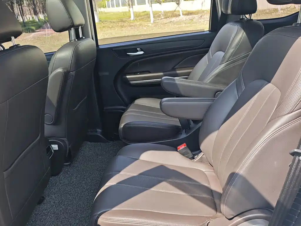 GAC Motor Trumpchi M6 — фото 24