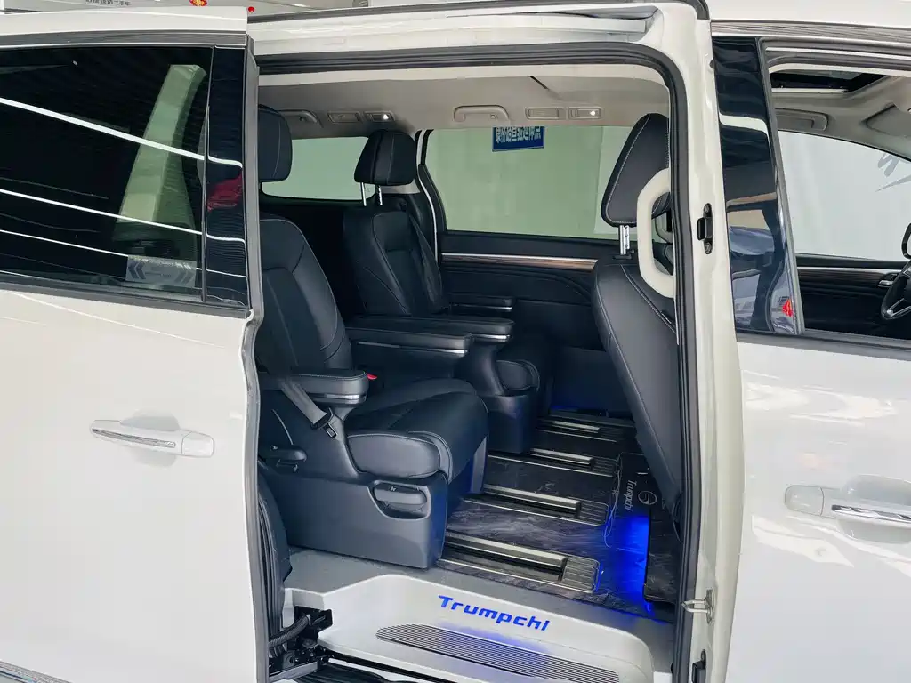 GAC Motor Trumpchi M8 — фото 13