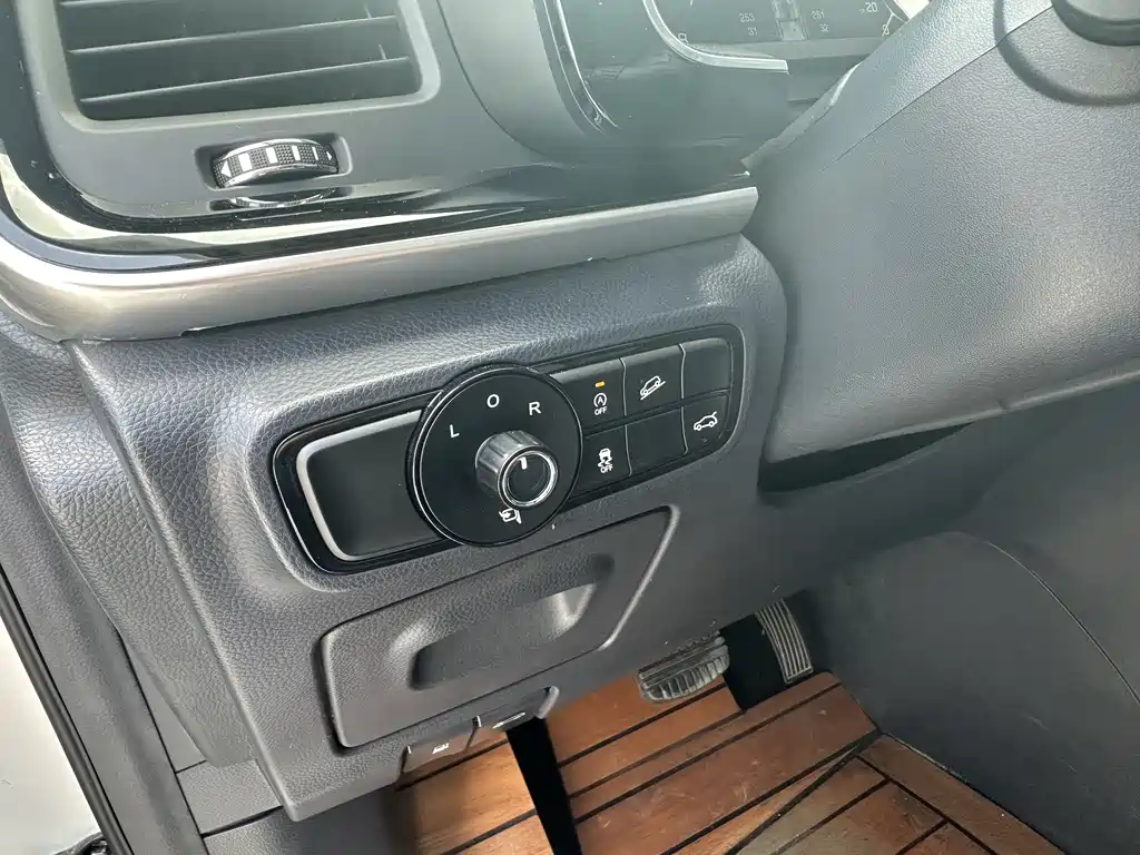 GAC Motor Trumpchi M8 — фото 16