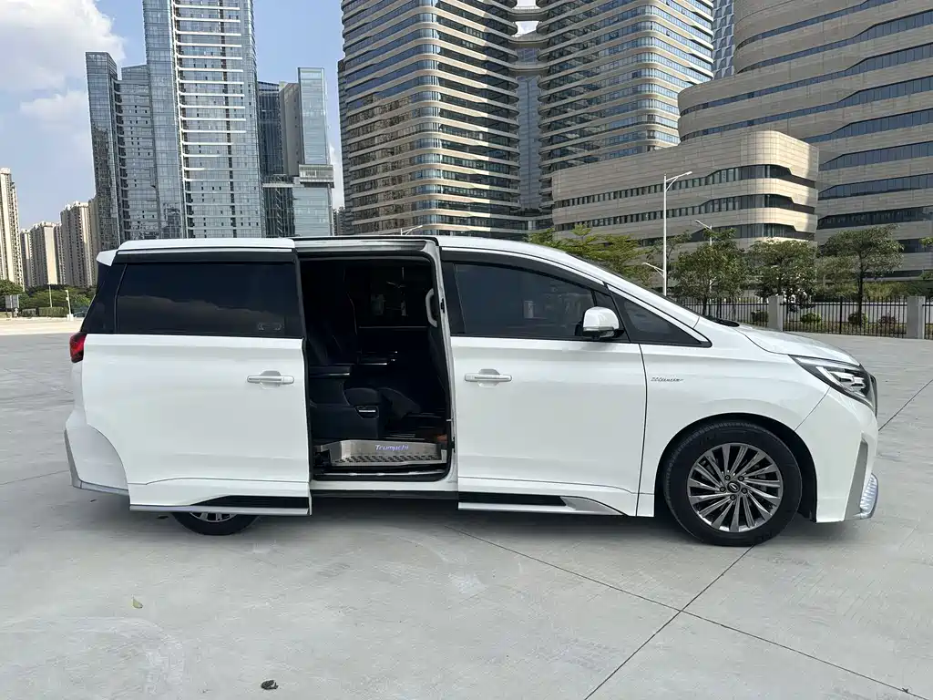 GAC Motor Trumpchi M8 — фото 31