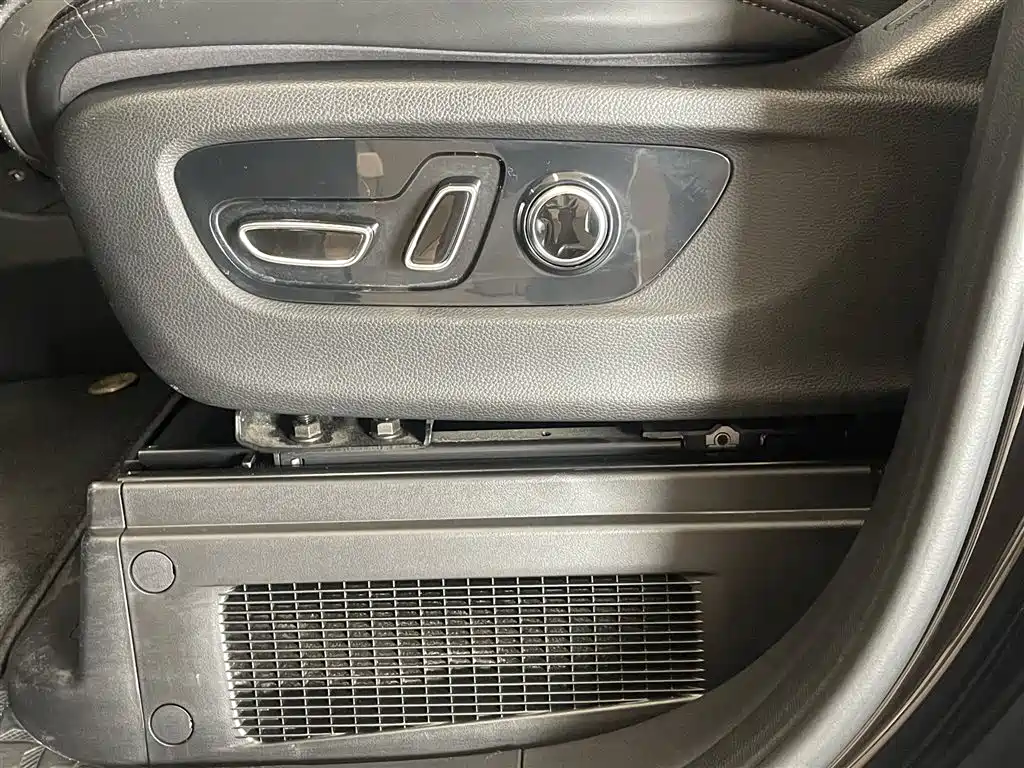 GAC Motor Trumpchi M8 — фото 18