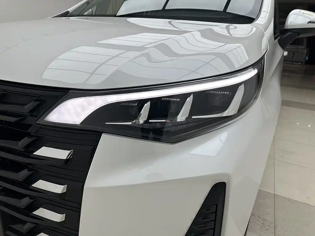 GAC Motor Trumpchi M6 — фото 10