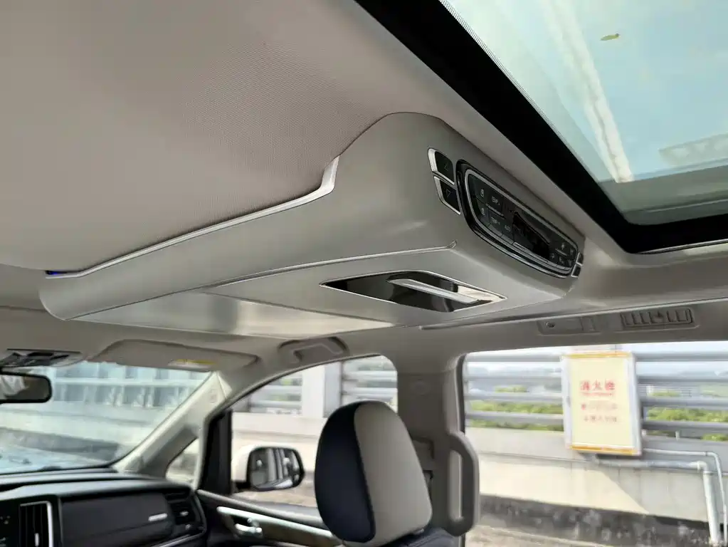 GAC Motor Trumpchi M8 — фото 28