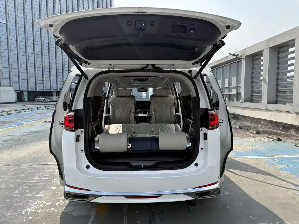 GAC Motor Trumpchi M8 — фото 36