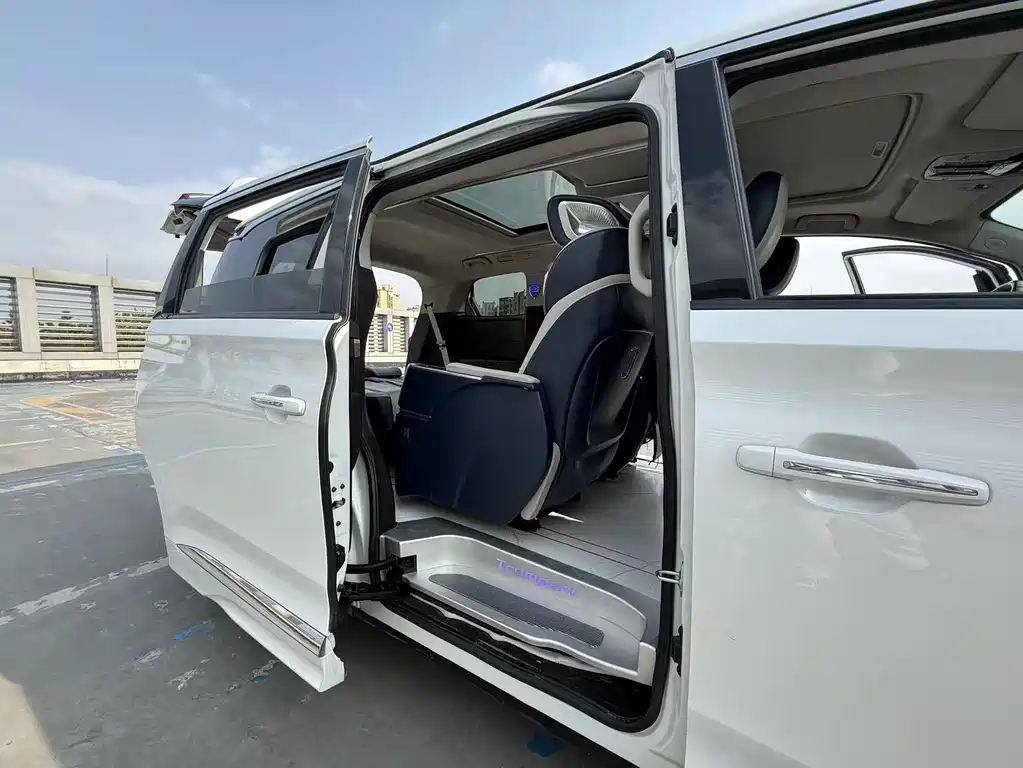 GAC Motor Trumpchi M8 — фото 37