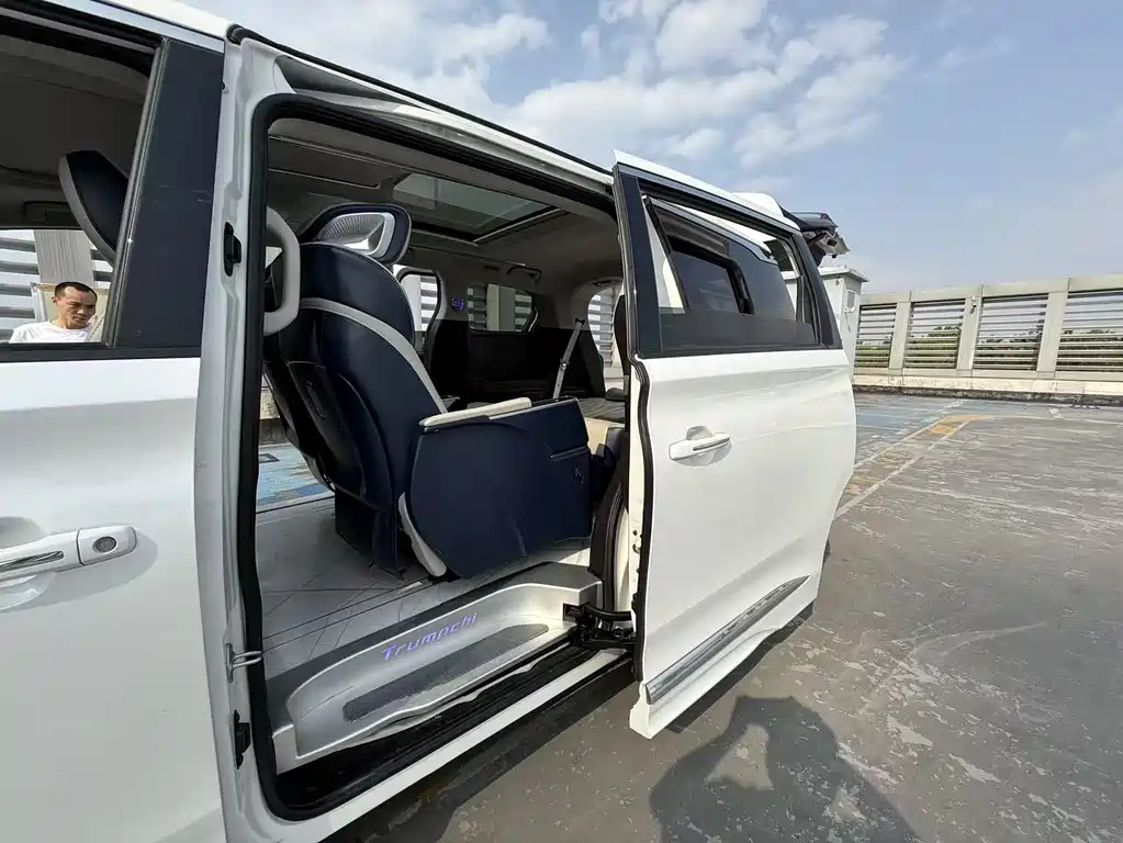 GAC Motor Trumpchi M8 — фото 38