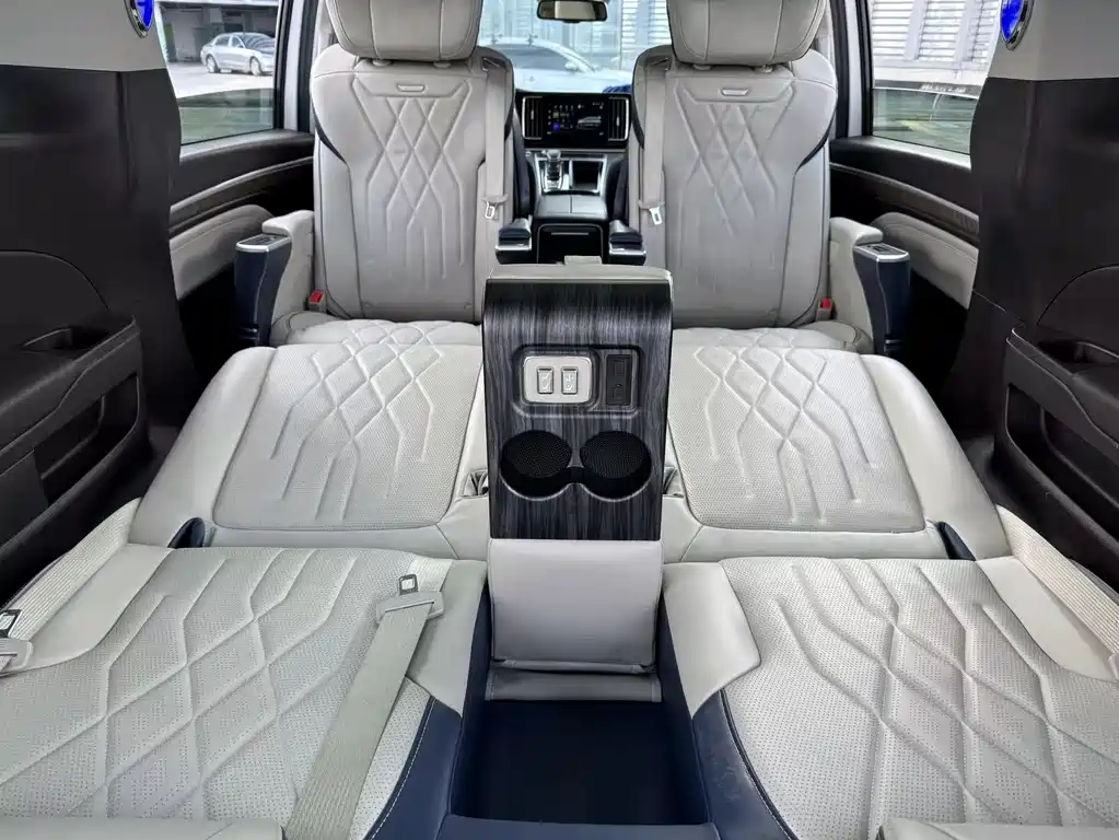 GAC Motor Trumpchi M8 — фото 39