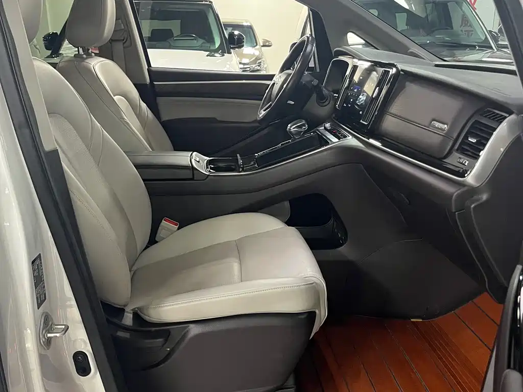 GAC Motor Trumpchi M8 — фото 17
