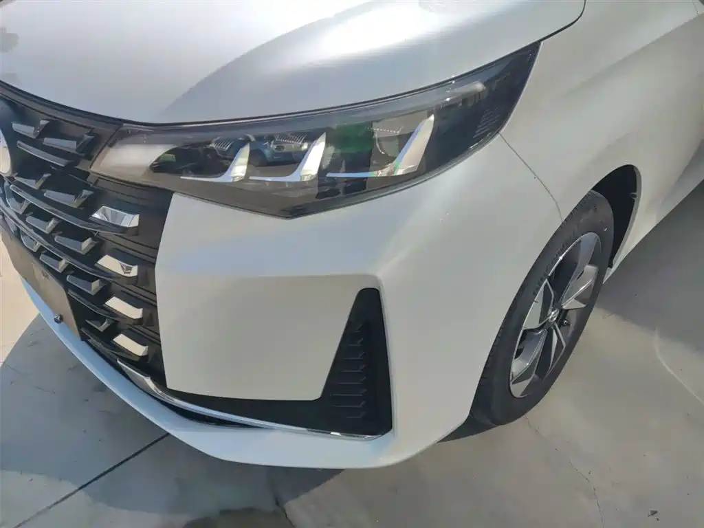 GAC Motor Trumpchi M6 — фото 3