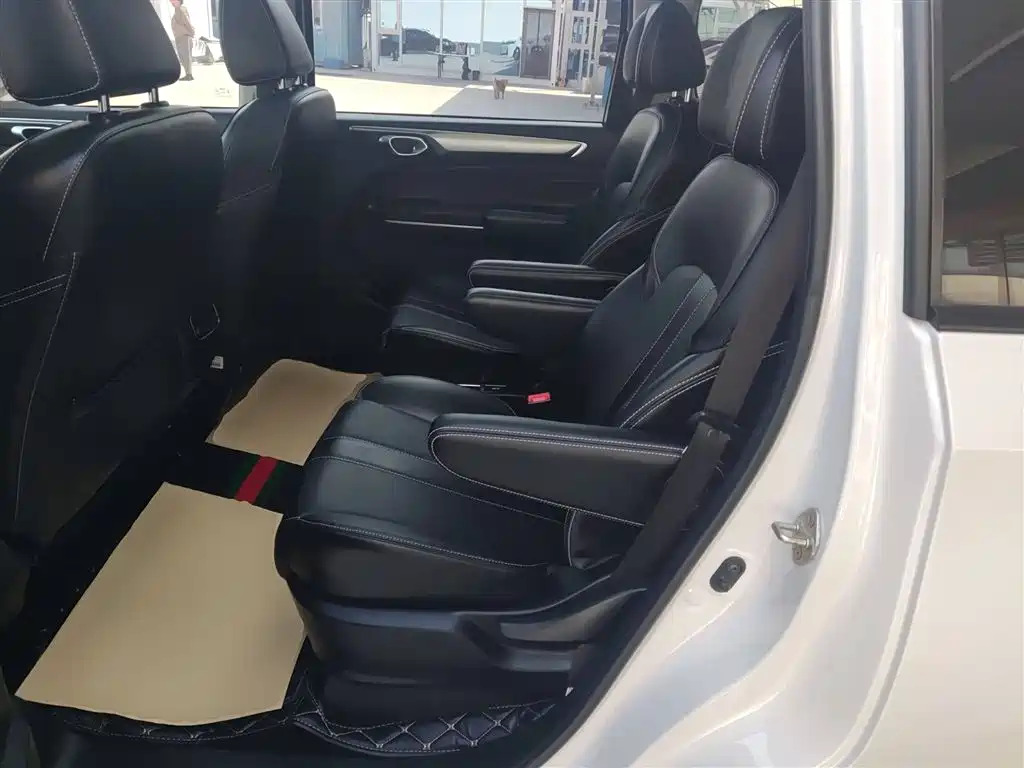 GAC Motor Trumpchi M6 — фото 25