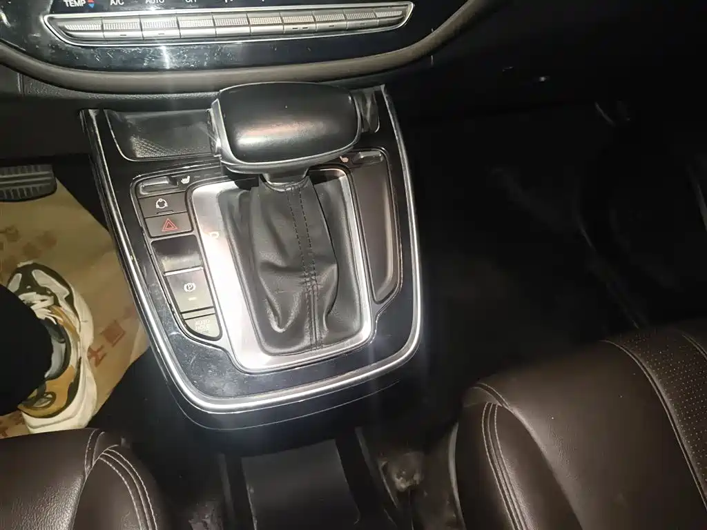 GAC Motor Trumpchi M6 — фото 10