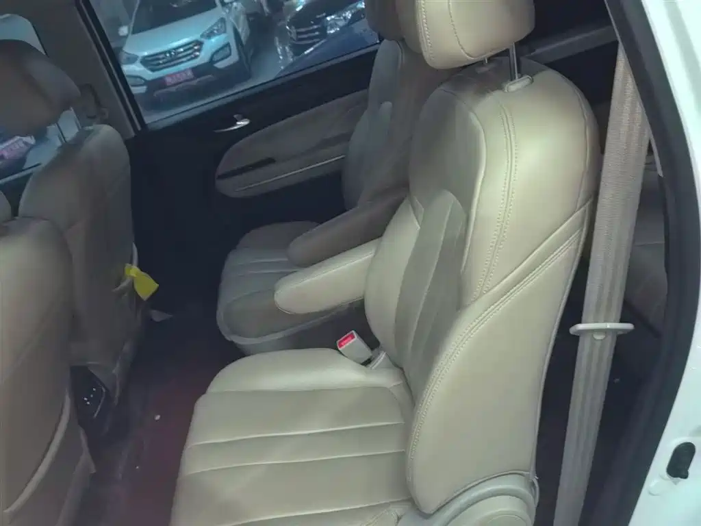 GAC Motor Trumpchi M6 — фото 14