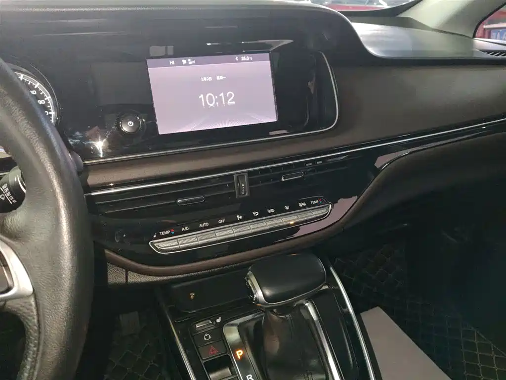GAC Motor Trumpchi M6 — фото 13