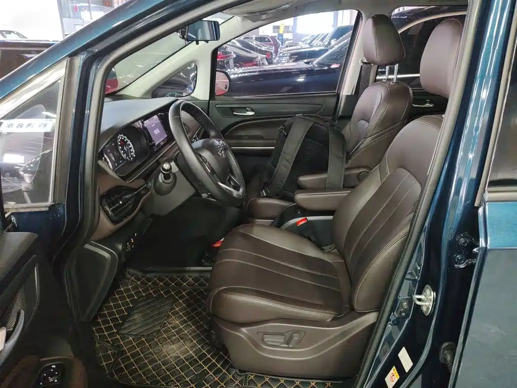 GAC Motor Trumpchi M6 — фото 15