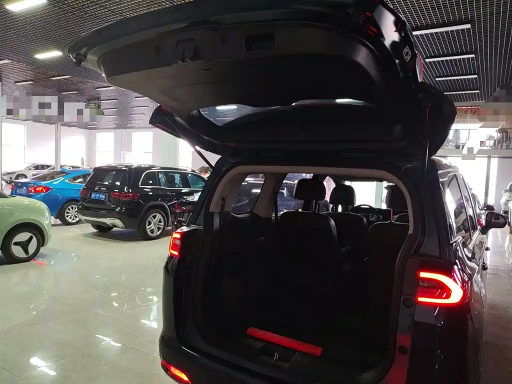 GAC Motor Trumpchi M6 — фото 19