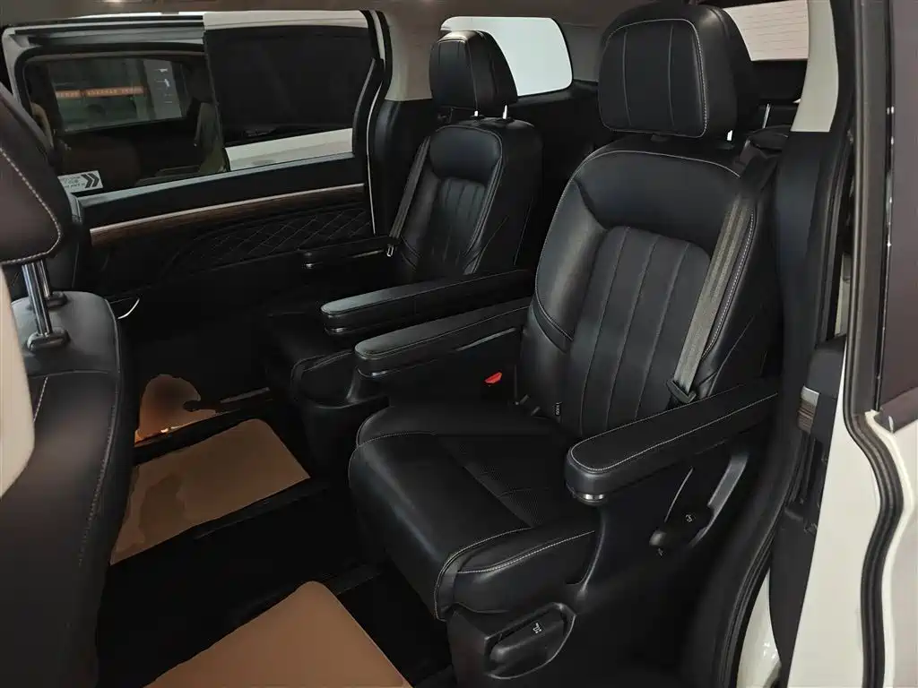 GAC Motor Trumpchi M8 — фото 17