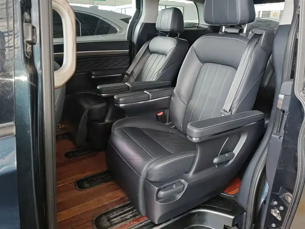 GAC Motor Trumpchi M8 — фото 17