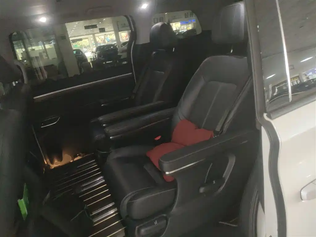 GAC Motor Trumpchi M8 — фото 13