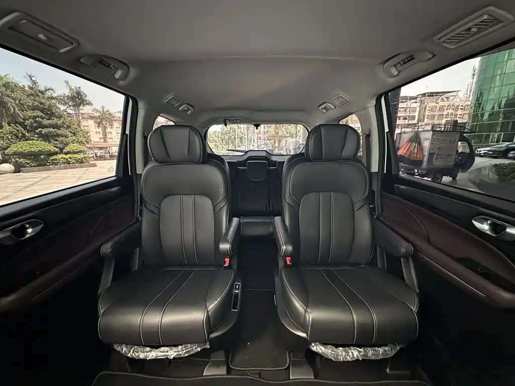 GAC Motor Trumpchi M6 — фото 14