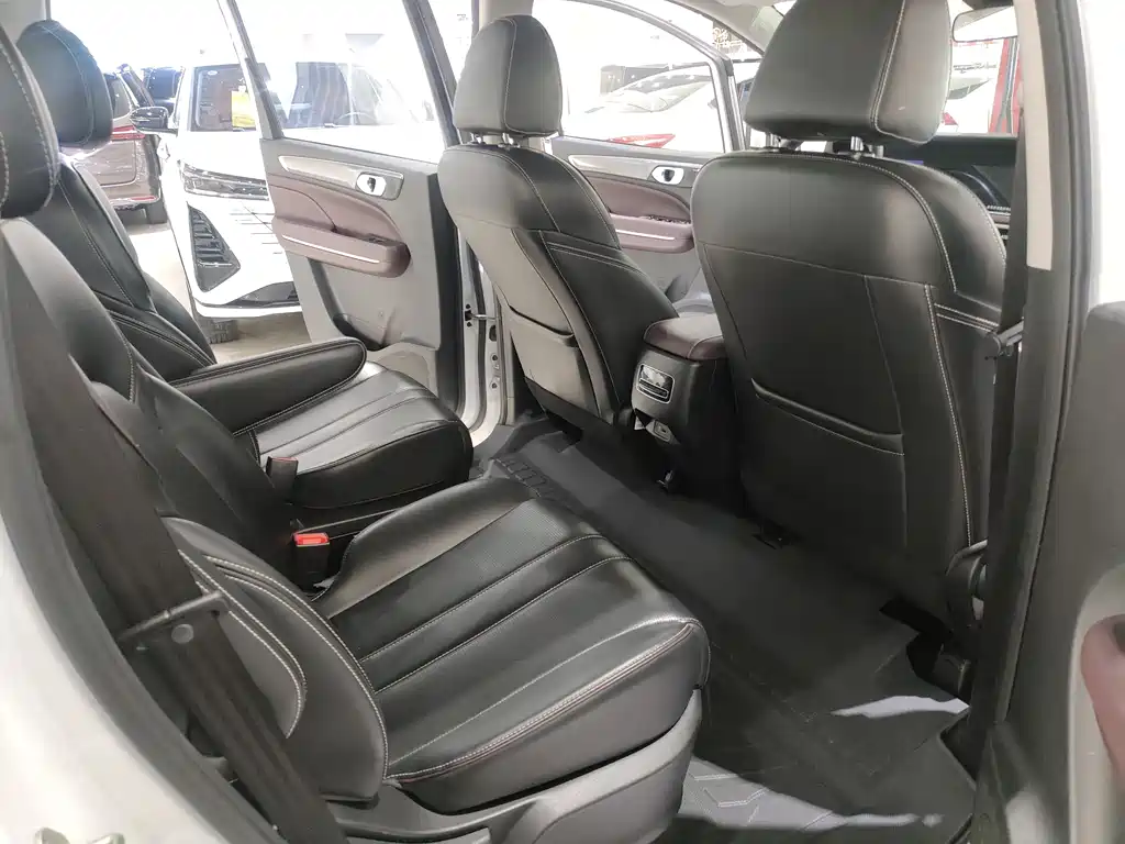 GAC Motor Trumpchi M6 — фото 10