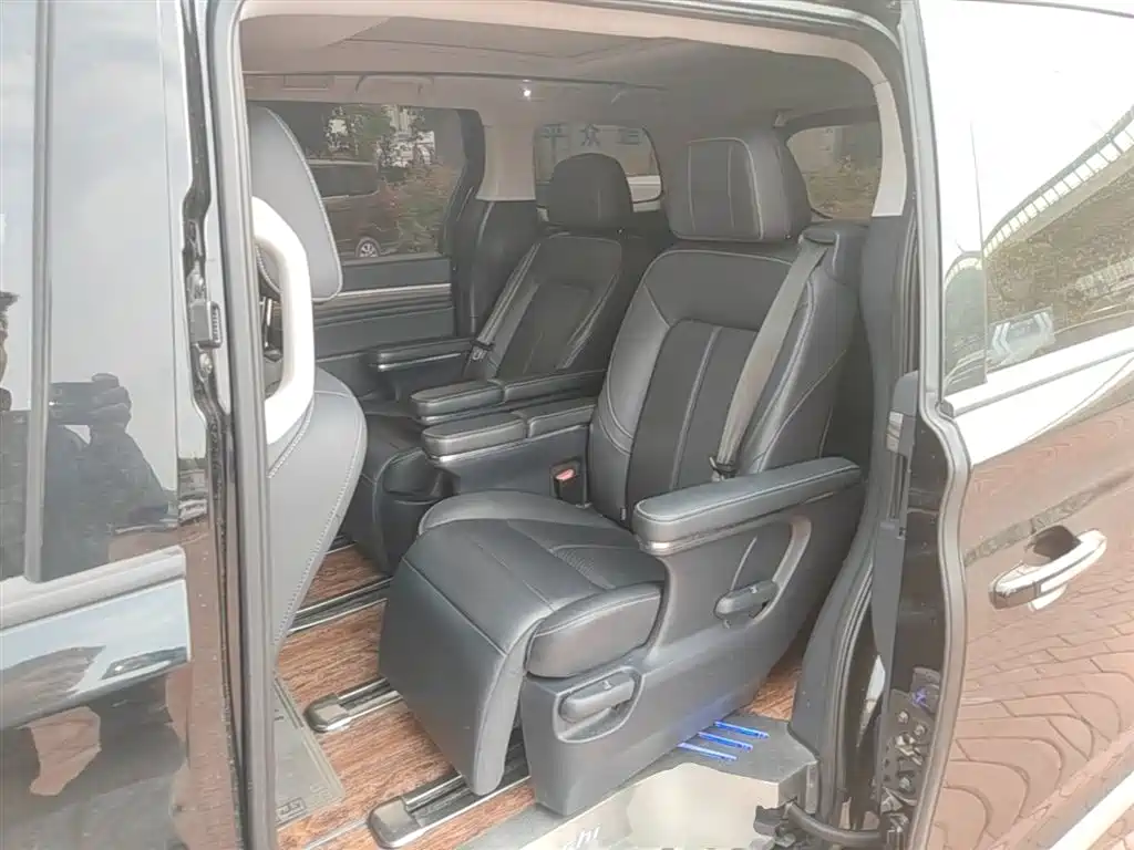 GAC Motor Trumpchi M8 — фото 17