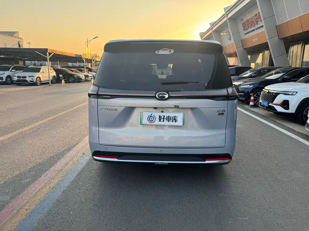 GAC Motor E8 Hybrid — фото 11