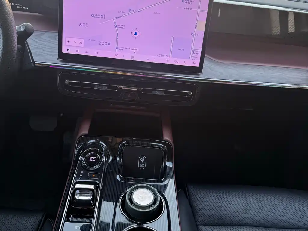 GAC Motor E8 Hybrid — фото 6