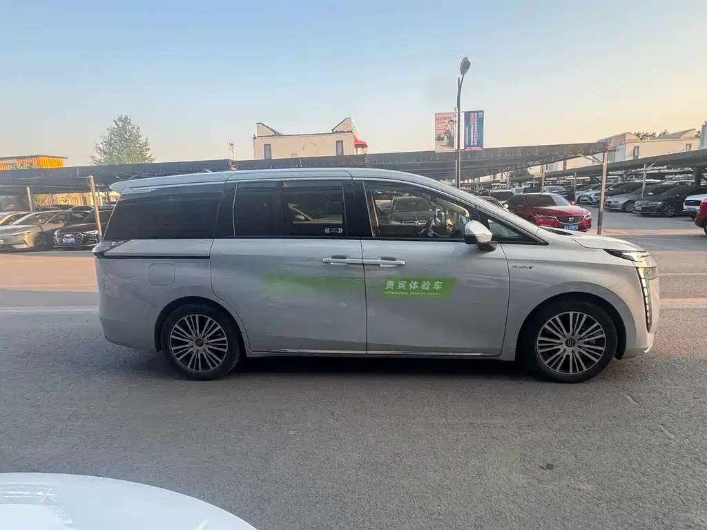 GAC Motor E8 Hybrid — фото 9