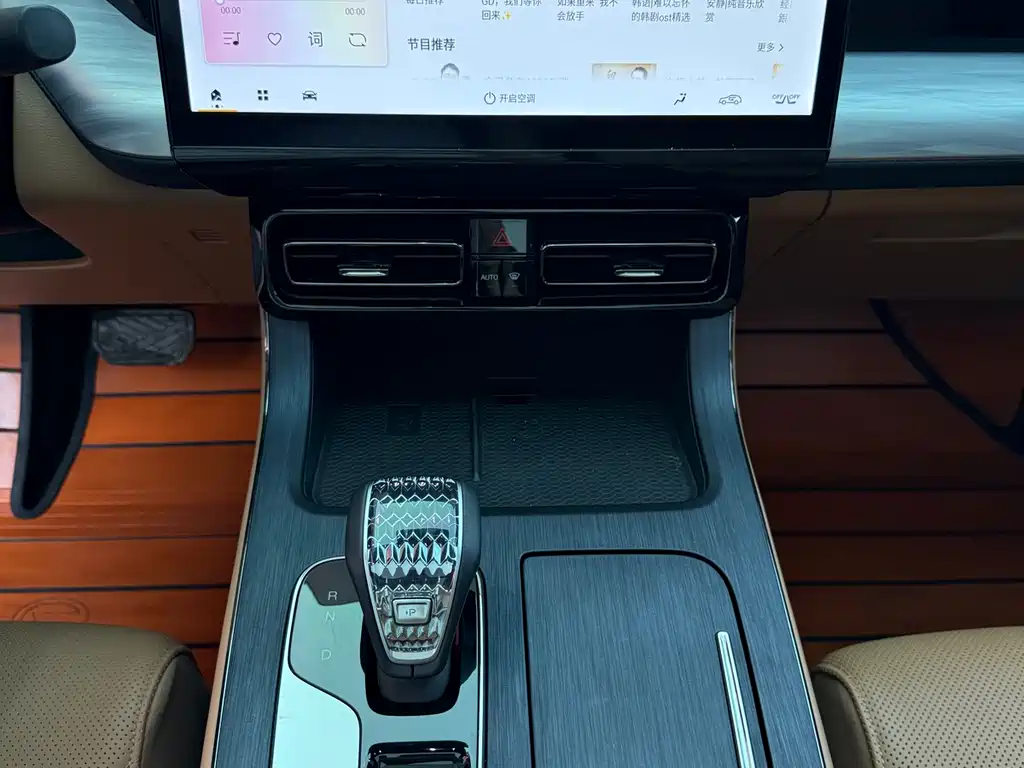 GAC Motor Trumpchi ES9 — фото 10
