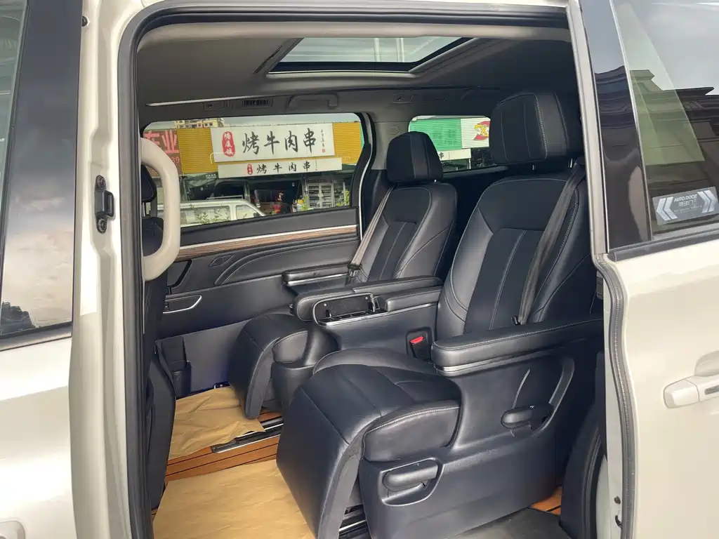 GAC Motor Trumpchi M8 — фото 10