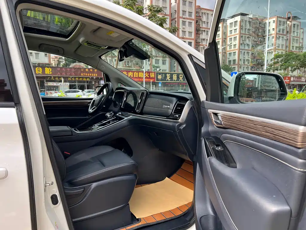 GAC Motor Trumpchi M8 — фото 9