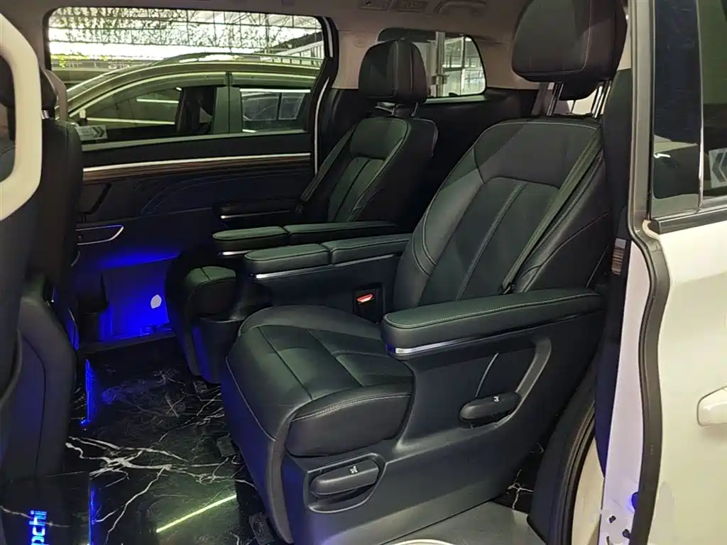 GAC Motor Trumpchi M8 — фото 17