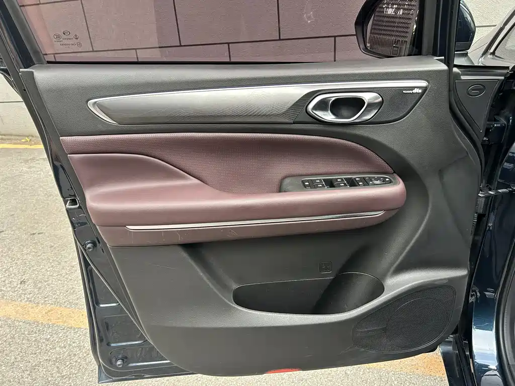 GAC Motor Trumpchi M6 — фото 8