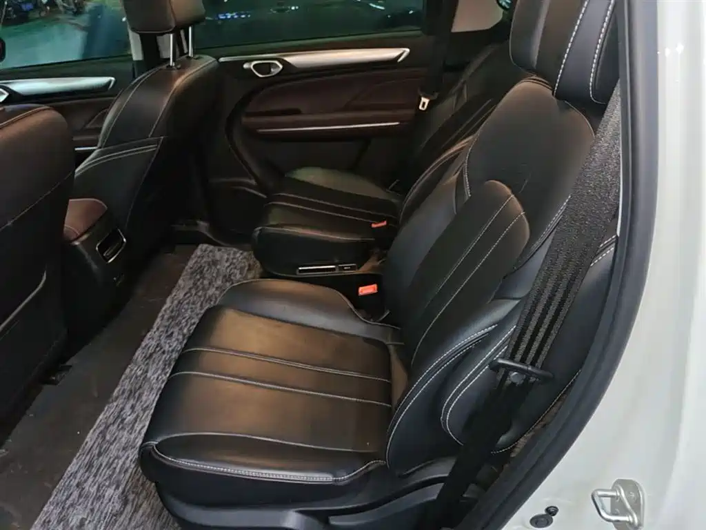 GAC Motor Trumpchi M6 — фото 17