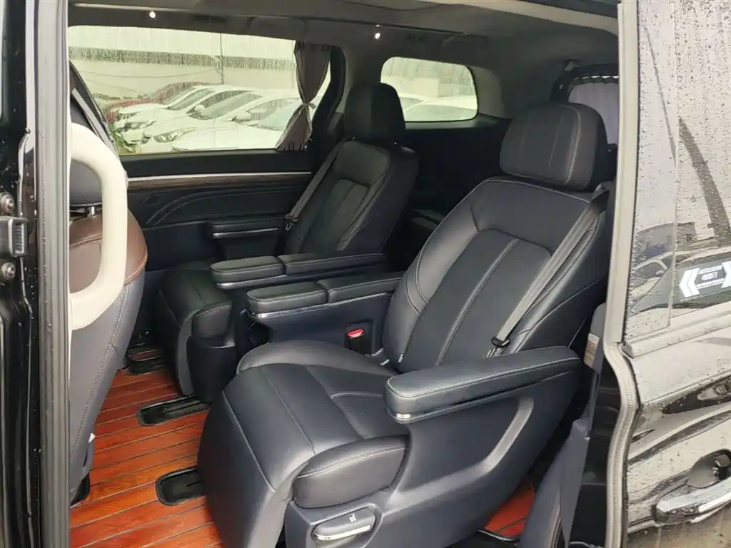 GAC Motor Trumpchi M8 — фото 17