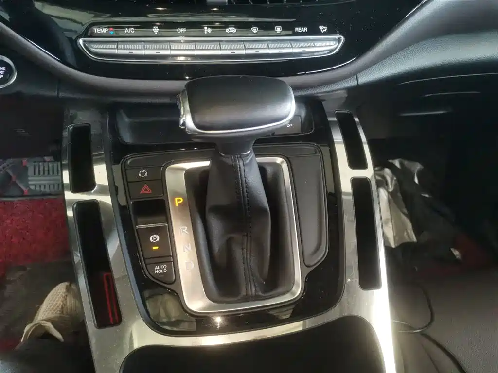 GAC Motor Trumpchi M6 — фото 10