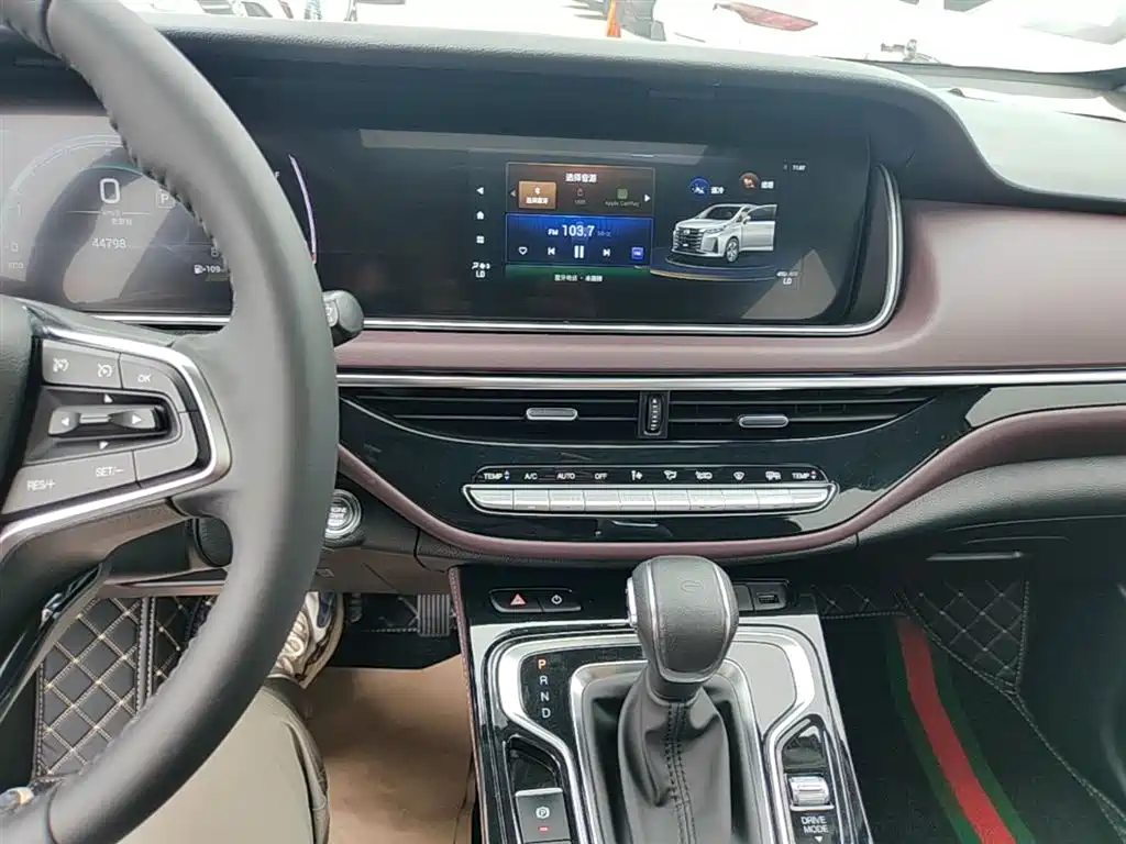 GAC Motor Trumpchi M6 — фото 13
