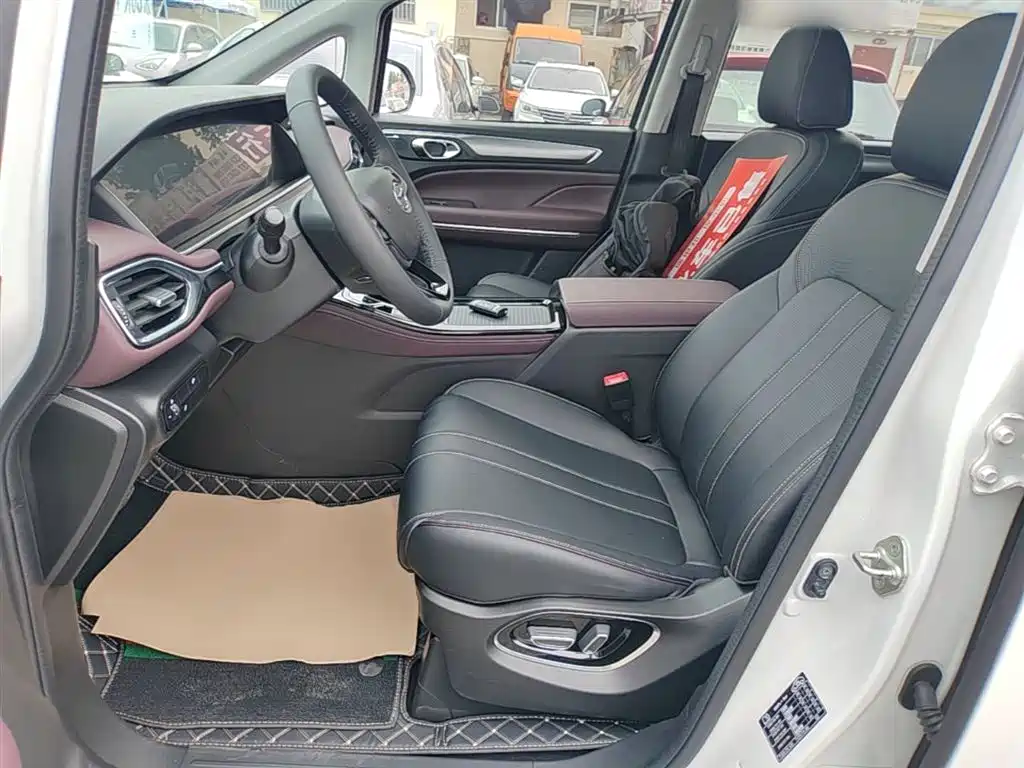 GAC Motor Trumpchi M6 — фото 15