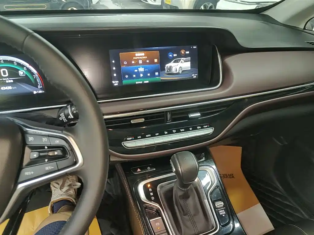 GAC Motor Trumpchi M6 — фото 13