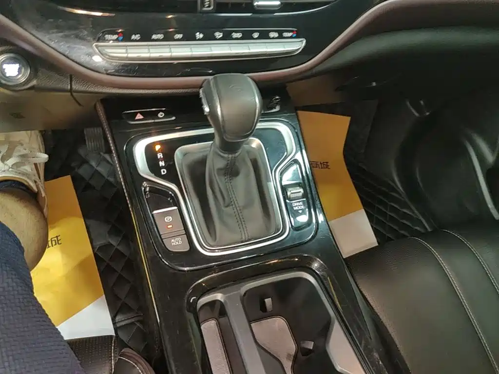 GAC Motor Trumpchi M6 — фото 14