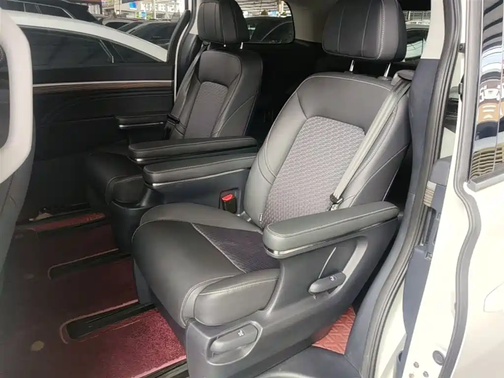 GAC Motor Trumpchi M8 — фото 17