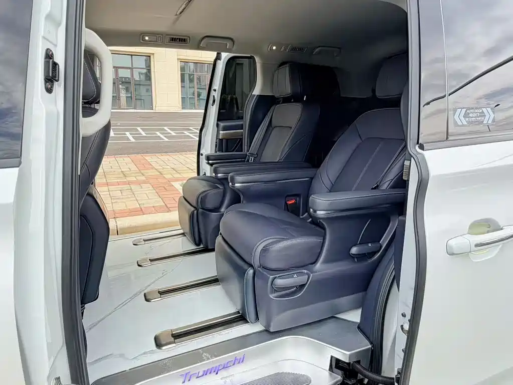 GAC Motor Trumpchi M8 — фото 9
