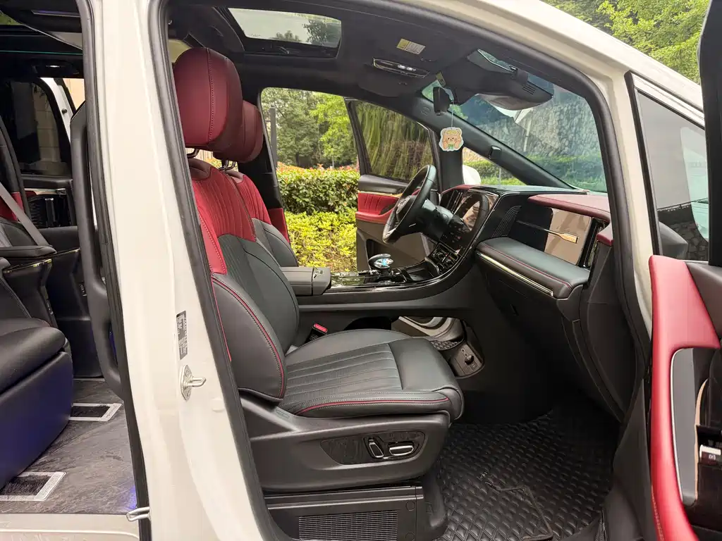 GAC Motor Trumpchi M8 — фото 25