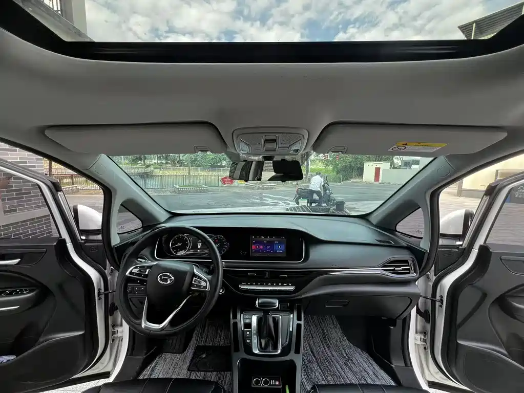 GAC Motor Trumpchi M6 — фото 11