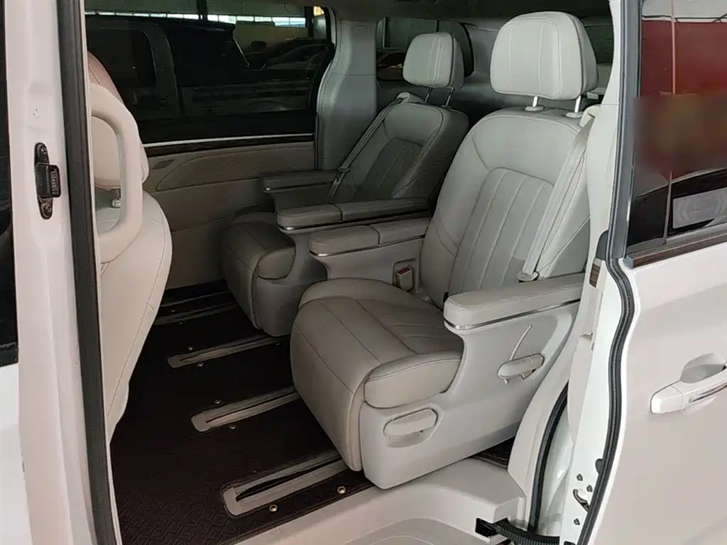 GAC Motor Trumpchi M8 — фото 17