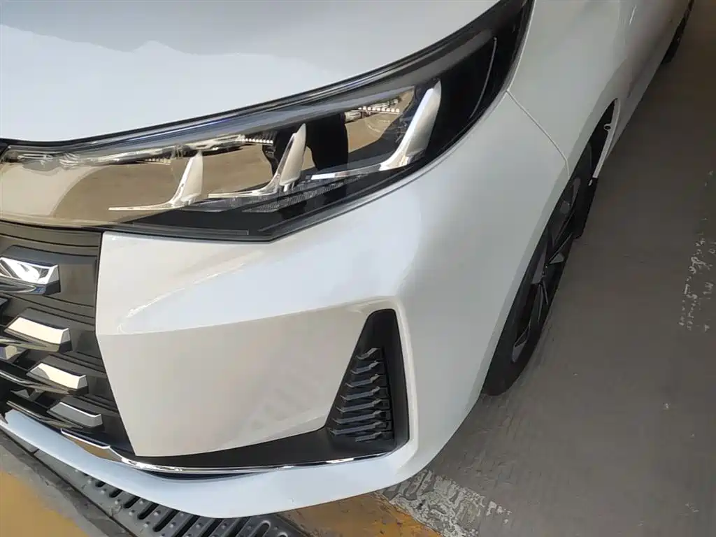 GAC Motor Trumpchi M6 — фото 24