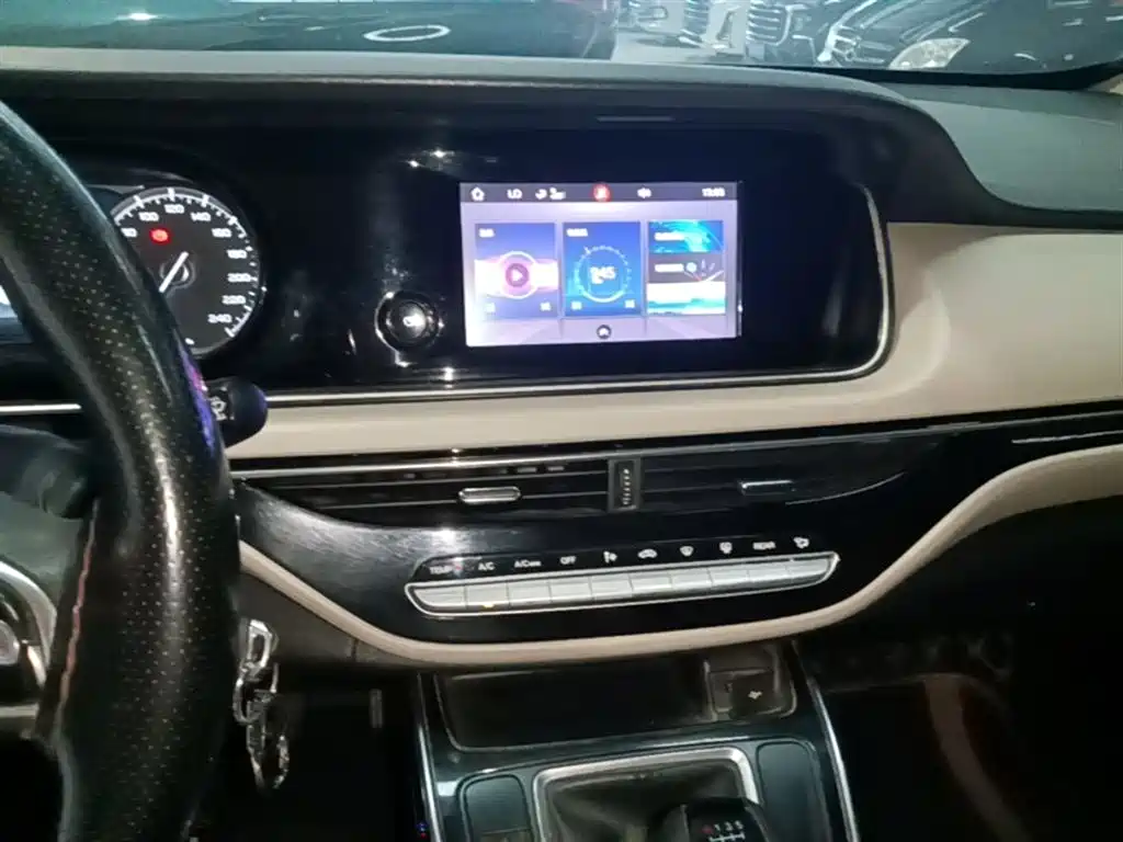 GAC Motor Trumpchi M6 — фото 13