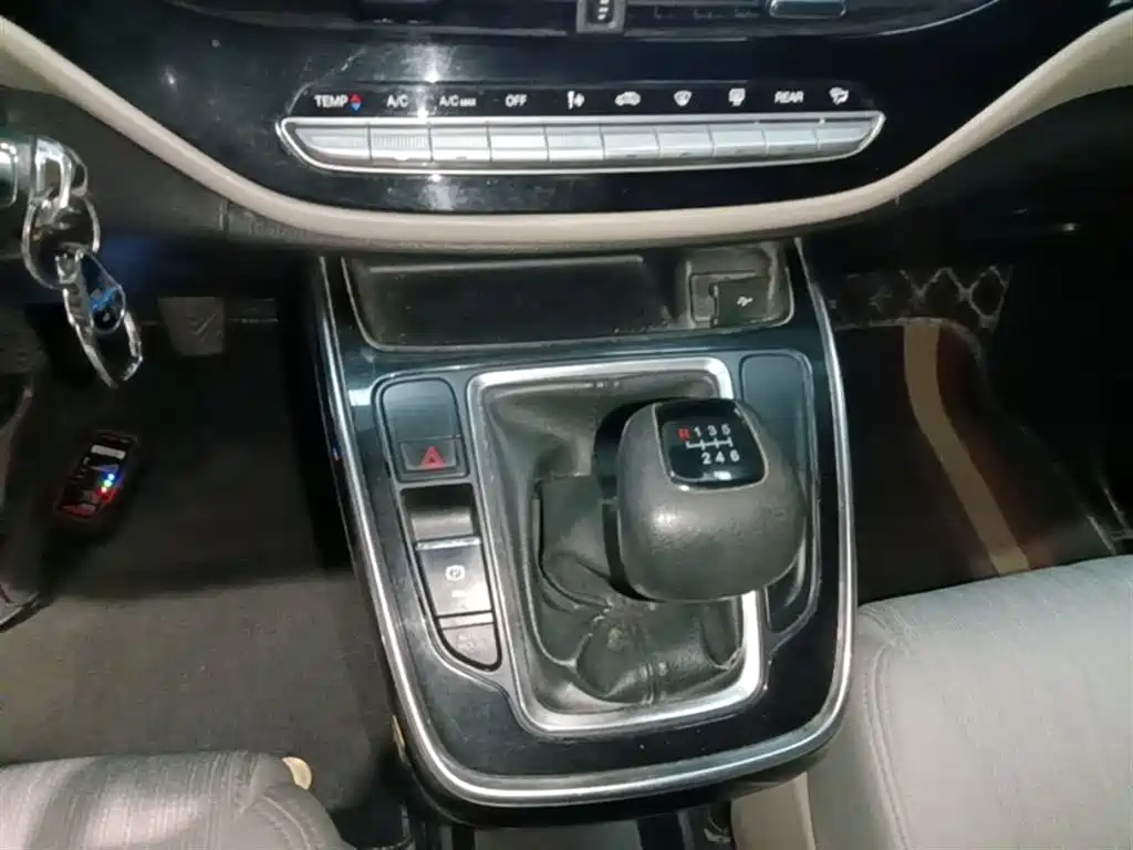GAC Motor Trumpchi M6 — фото 14