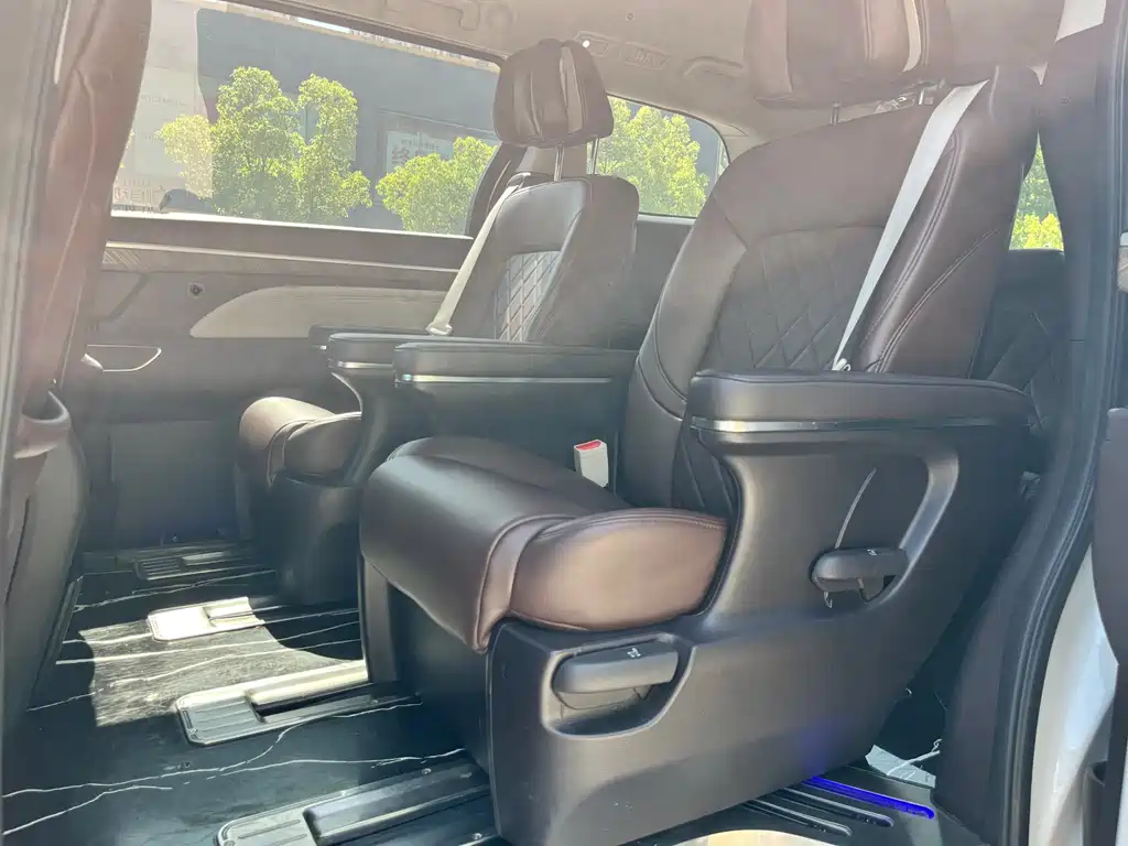 GAC Motor Trumpchi M8 — фото 10