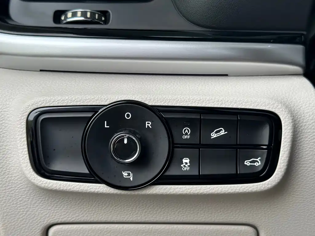 GAC Motor Trumpchi M8 — фото 28